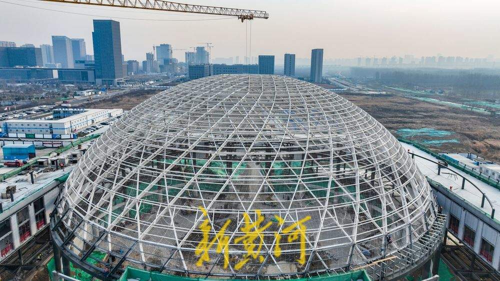 山东大学齐鲁医院国家医学中心院区建设迎新进展,穹顶钢屋盖吊装到位