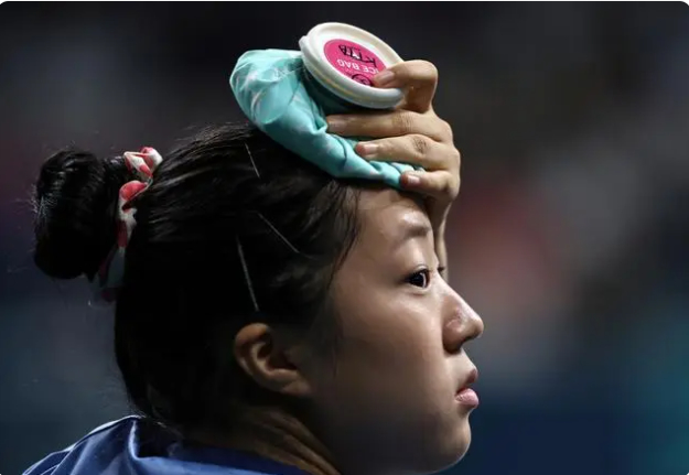 CPU干烧了！申裕斌被陈梦打得上头冰袋冷却 赛场一心炫饭