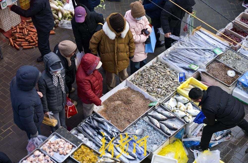 腊月过后年味浓，济南各个年货大集热闹起来