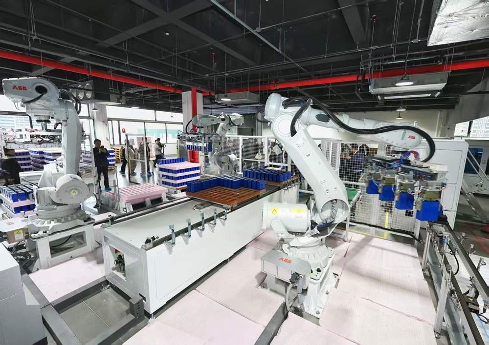 探秘“超级充电宝”：这家企业如何让清洁能源“风光”无限？