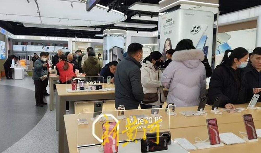 “手机国补”落地济南首日 数码卖场产品销量翻番