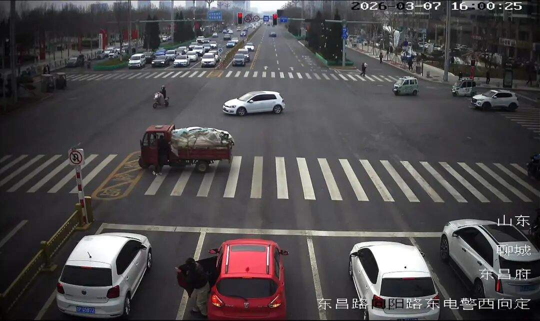 山东聊城“推车姐”，火了！央媒、网友纷纷点赞，当事人回应