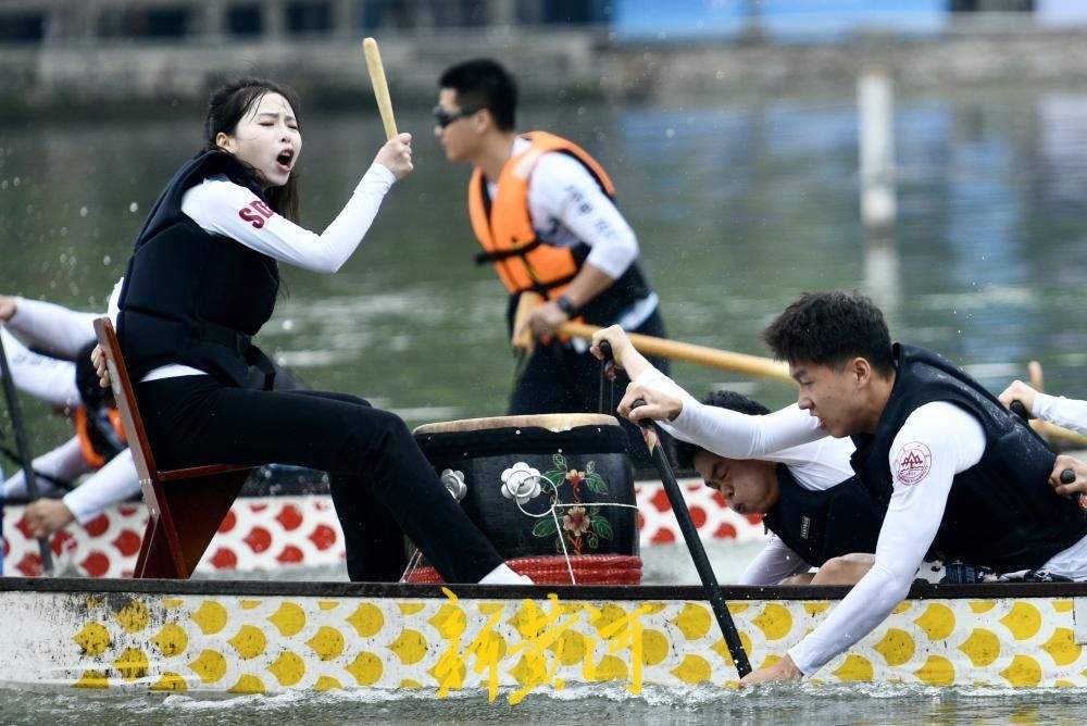 百舸争流耀明湖 明湖龙舟赛激情开桨
