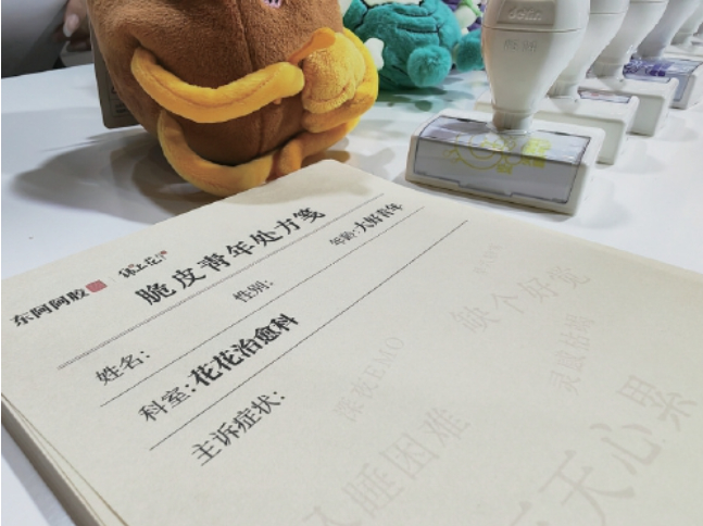 夜幕下的“望闻问切”火了：脆皮青年爱上养生局