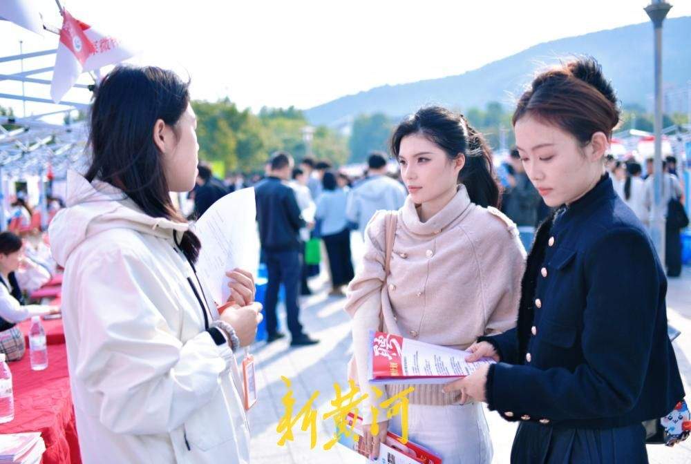 千岗聚校园 大型招聘会助力学子启航