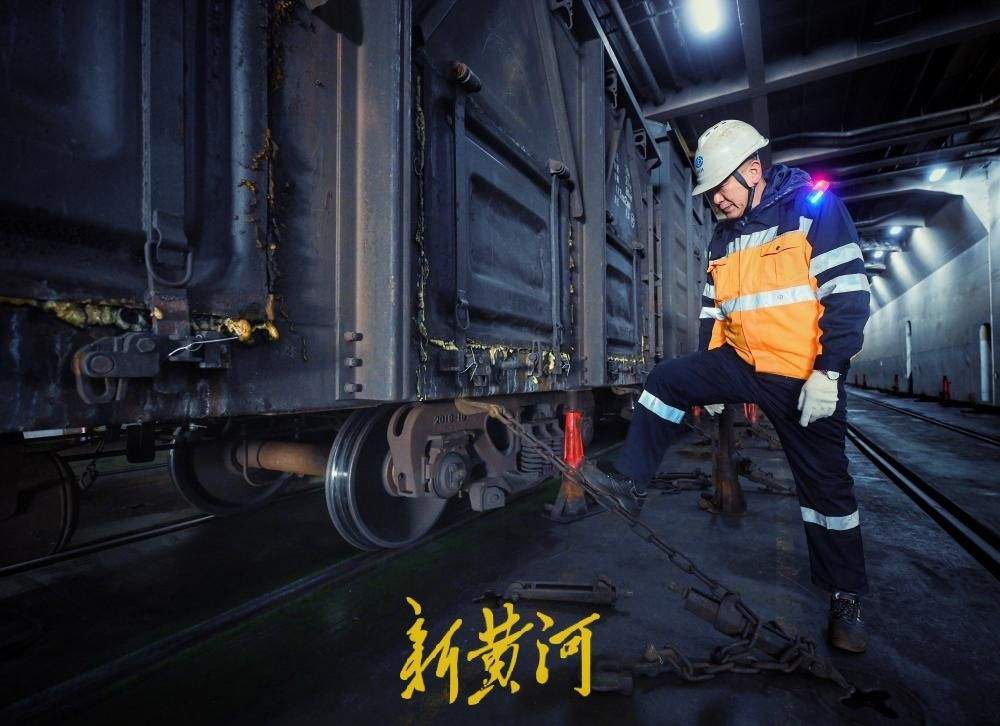 渤海海峡上演碧波上的春运