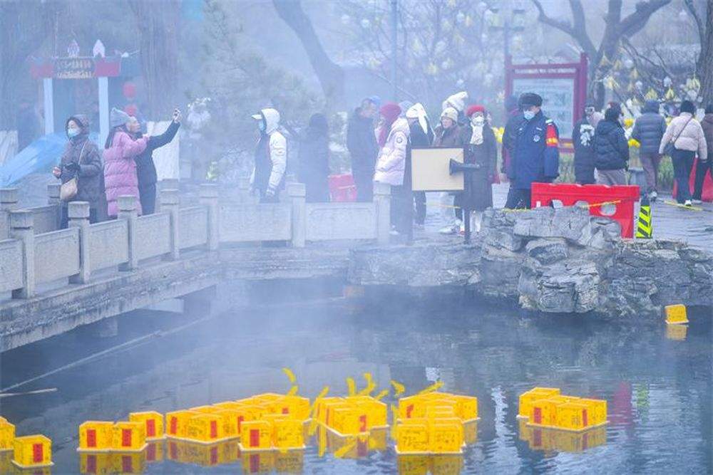 “泉”在济南过大年｜气温骤降难挡出游热情，泉畔沉浸式体验“仙境”游 