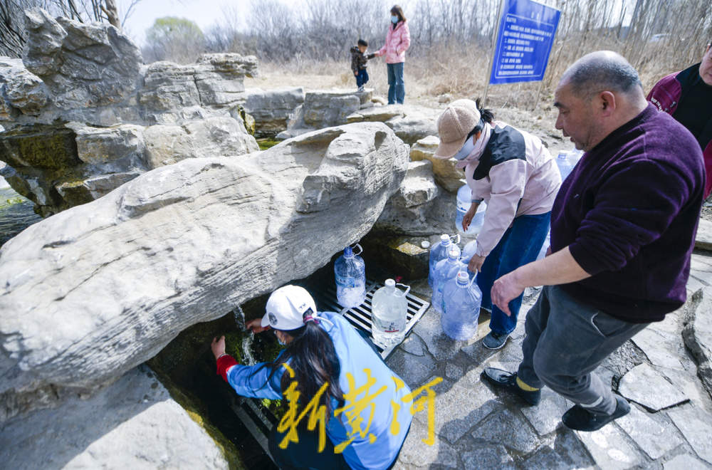 济南东站旁名泉提升 取水点形似“月牙飞瀑”