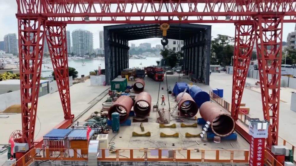 新华视点｜春节的坚守与担当 温暖相伴共赴团圆