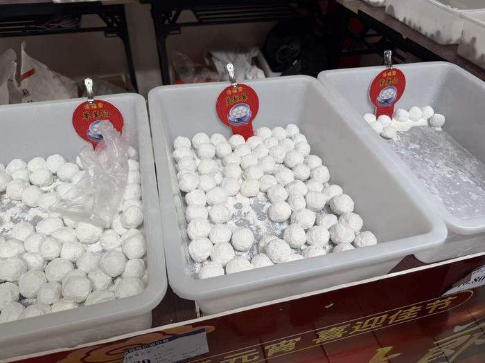 元宵节临近,记者探访济南汤圆市场:传统口味与创新产品共存,满足不同年龄段的市民需求