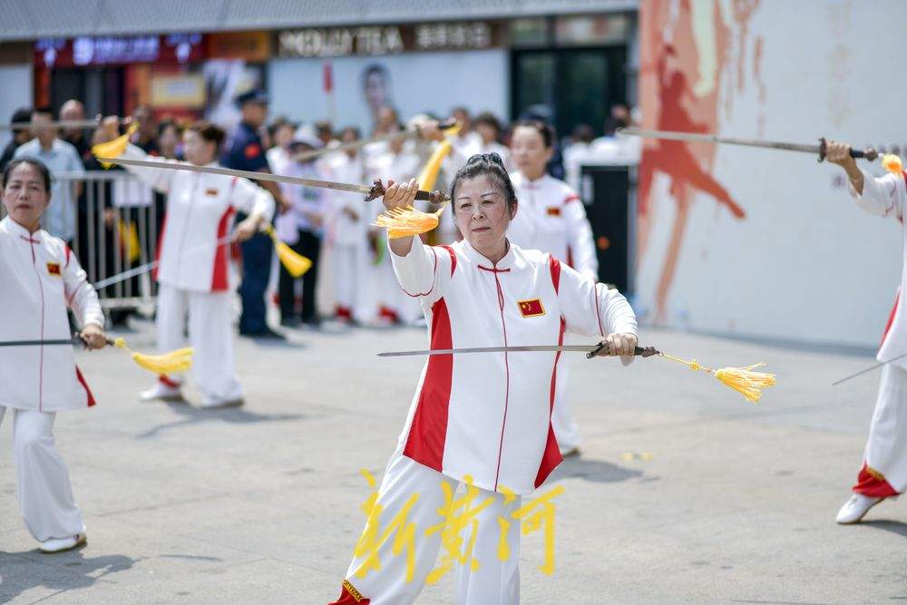 济南市第六届武林大会在弘阳广场举行，12项非遗体育同台显身手