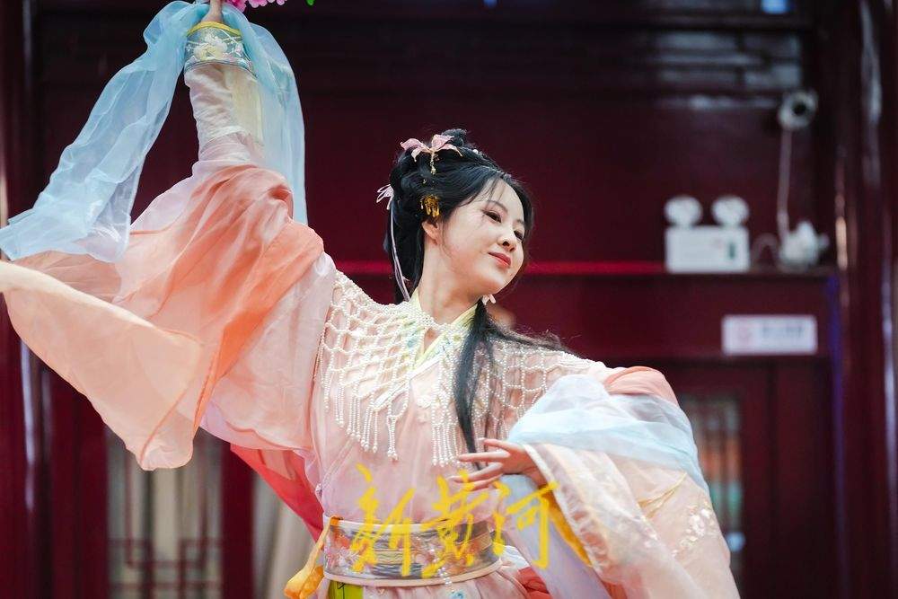 花朝节“十二花神”选拔启动，约百位汉服佳丽展古韵风华