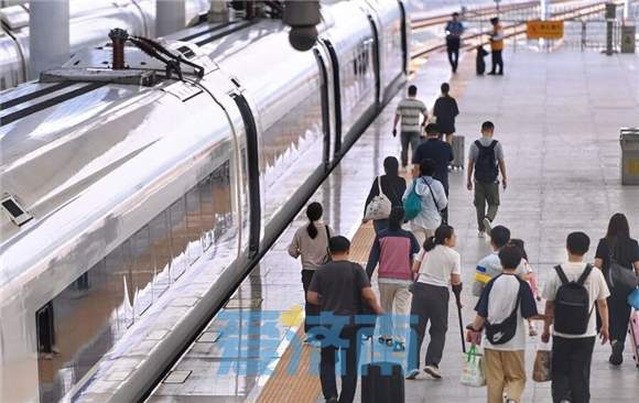 济南站端午增开菏泽、青威等方向临客98趟，预计发送旅客115万人次