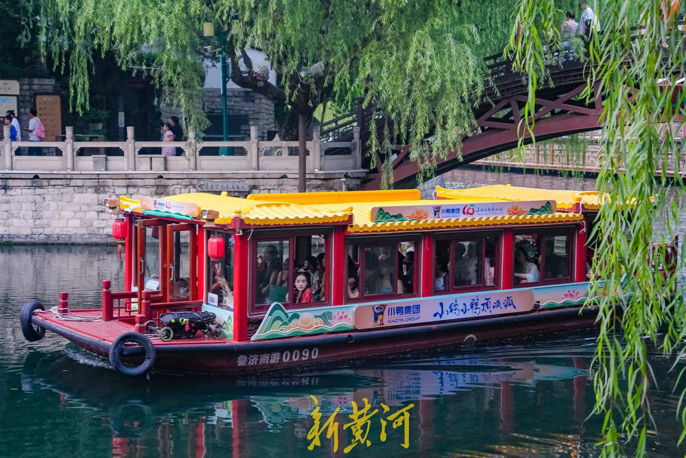 首批花船下水,一起“巡”觅泉城浪漫