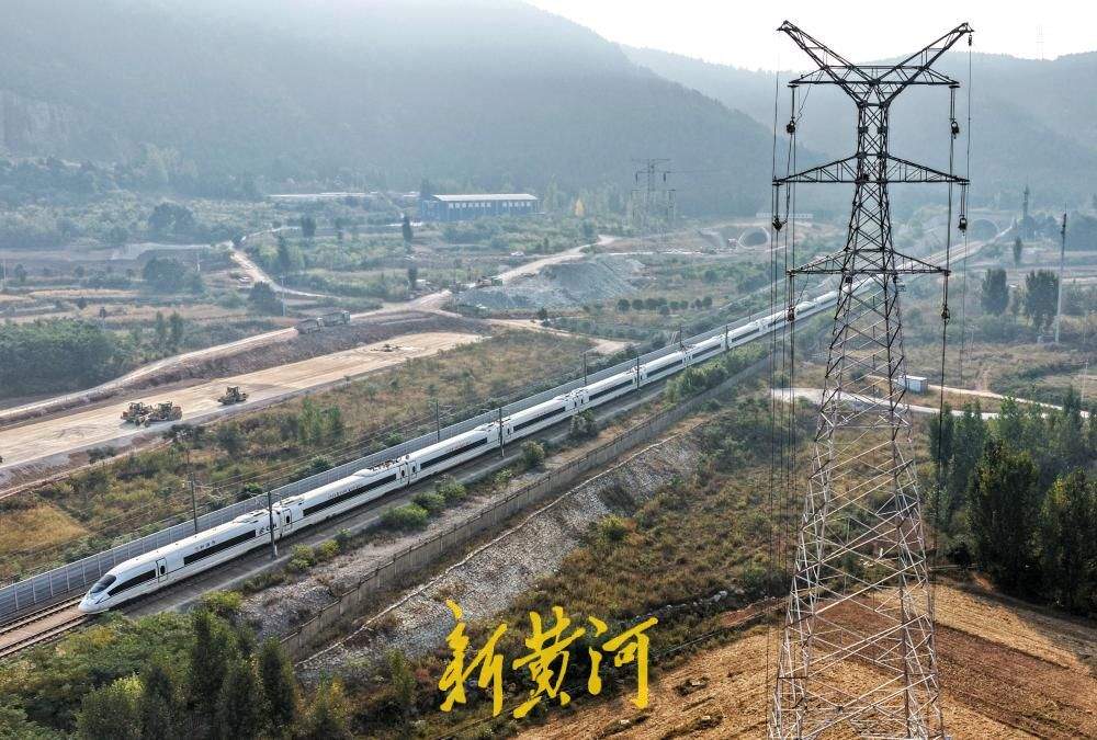 收官攻坚！济枣铁路枣庄段最后一条220kV高压线迁改送电
