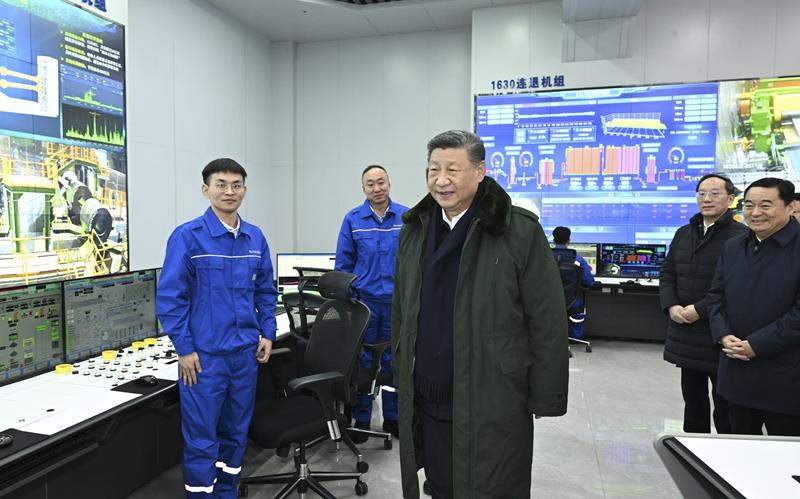 时政微观察丨奋斗，铸就欣欣向荣的中国