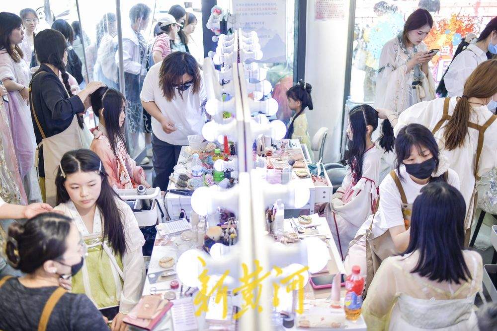 一年四季 泉在济南｜“国潮风”解锁新消费，国风写真预约火爆