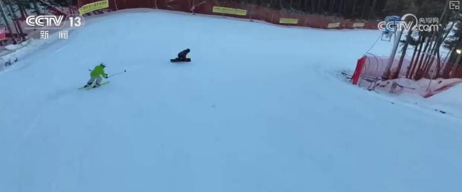 “冷”冰雪热力四射 南方冰雪旅游从基础体验向专业运动升级