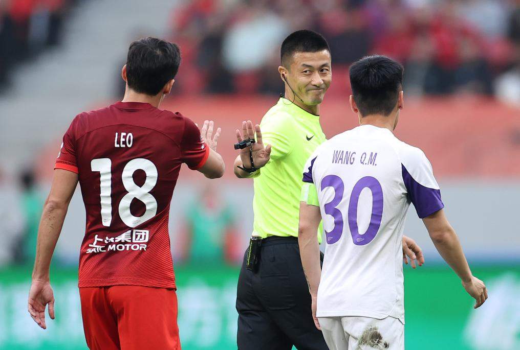中国足球裁判出征美加墨世界杯