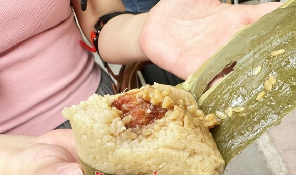 藏在老街巷的一缕粽香！市民不惜排队三小时购买