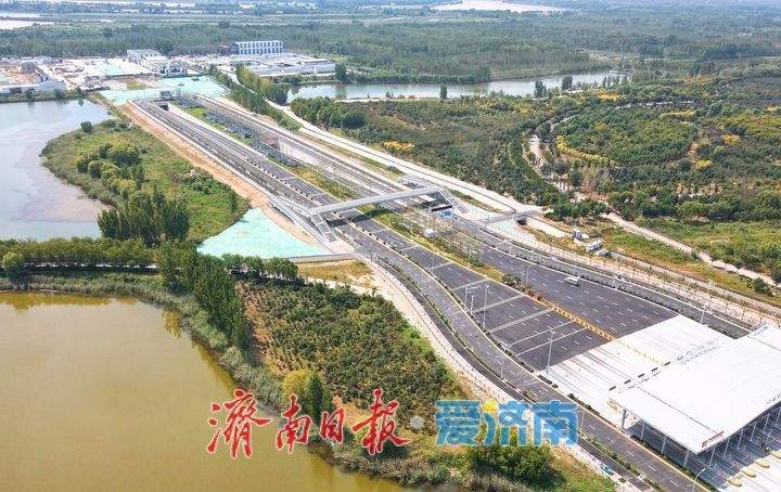 济南首座上跨穿黄隧道人行天桥已启用