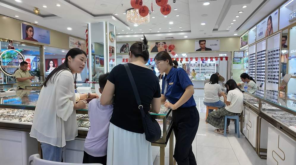 有门店日均客流近百人，济南配镜市场迎高峰