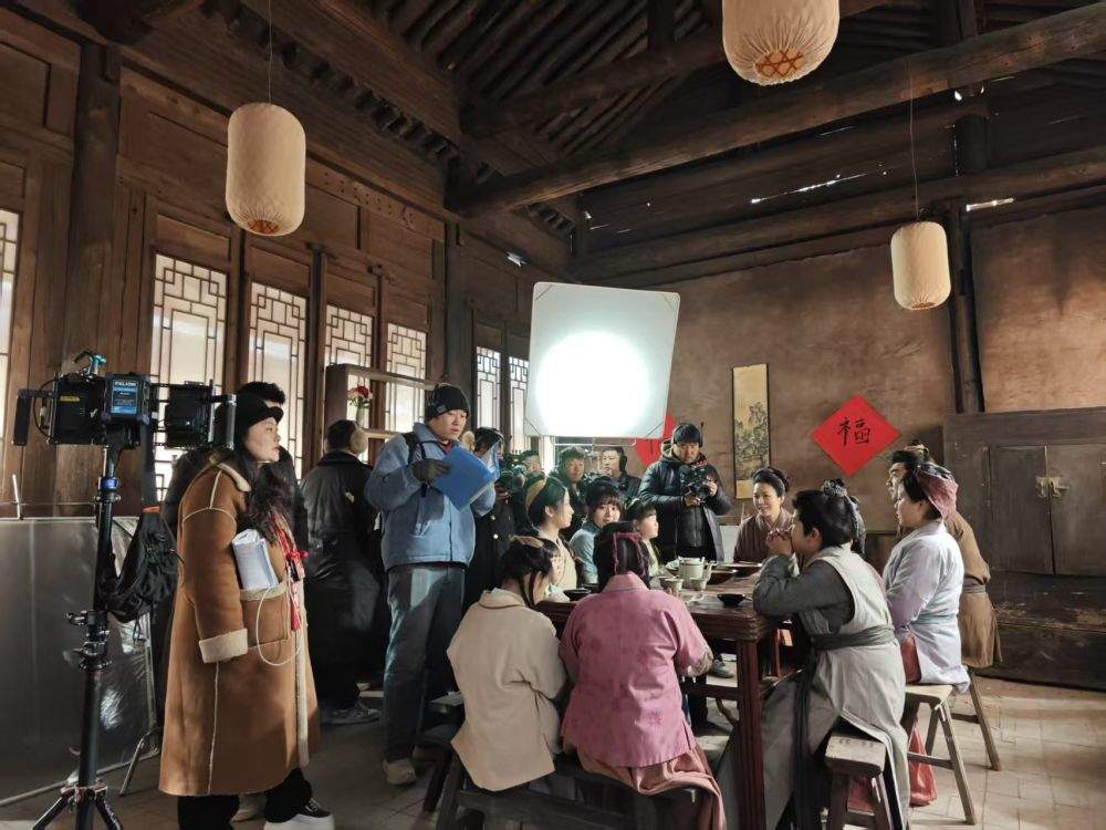 新春走基层|在短剧片场感受小城“热辣滚烫”