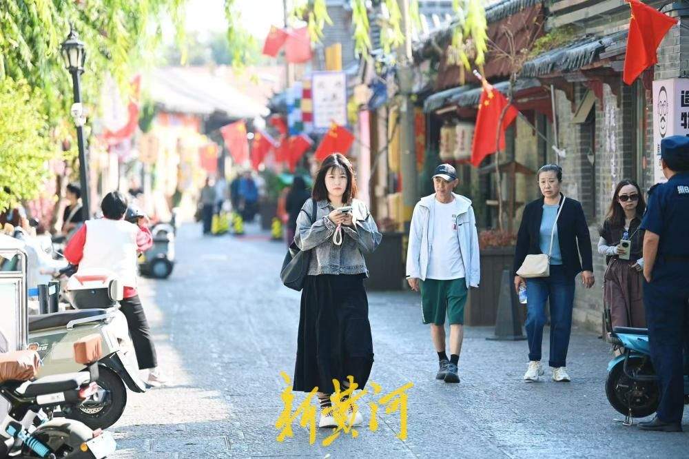 国庆假期收官热度不退 济南明府城秋韵引客畅游
