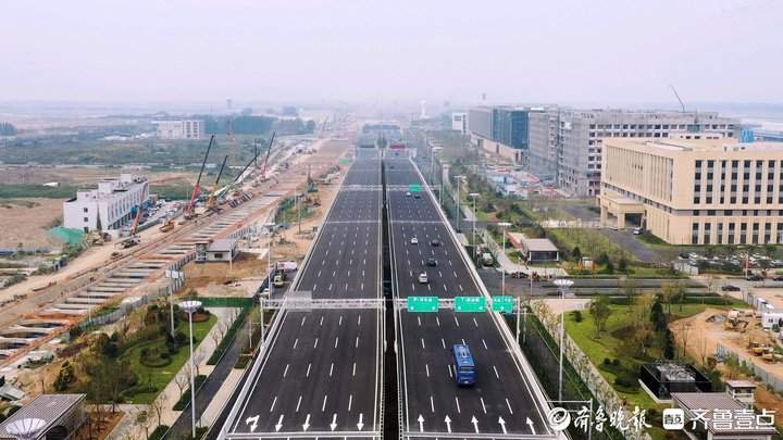 加快济南机场二期改扩建工程，助力打造国际性综合交通枢纽城市