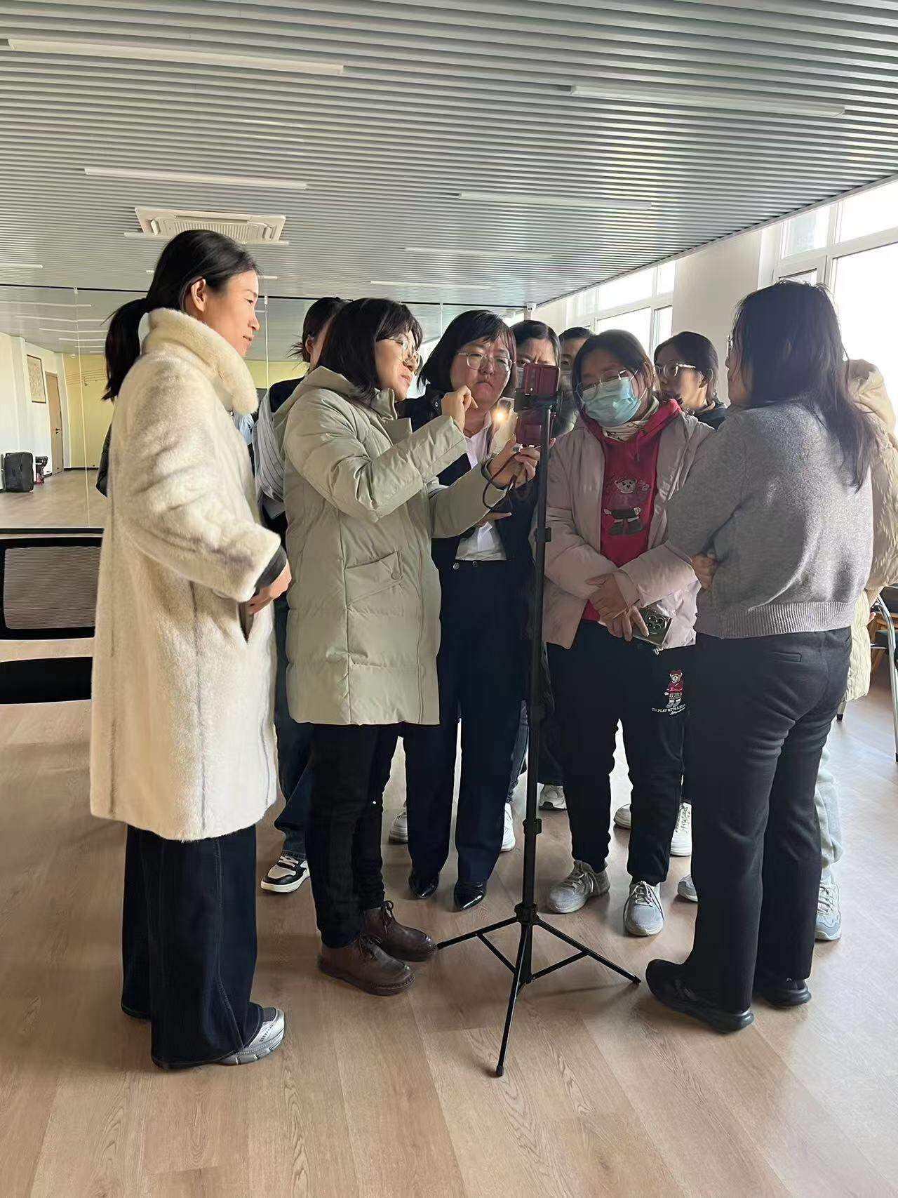 “送课到基层 赋能促振兴”——济南职业学院走进历城区街道开展直播电商公益培训