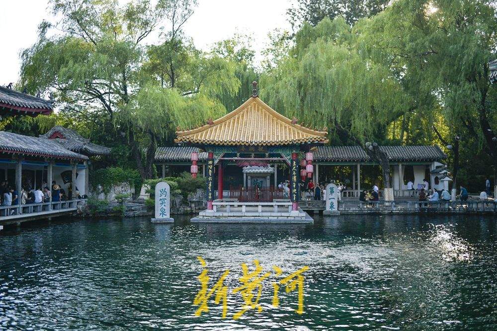 一年四季 泉在济南丨趵突泉水位“十连涨” 三股泉涌引客来