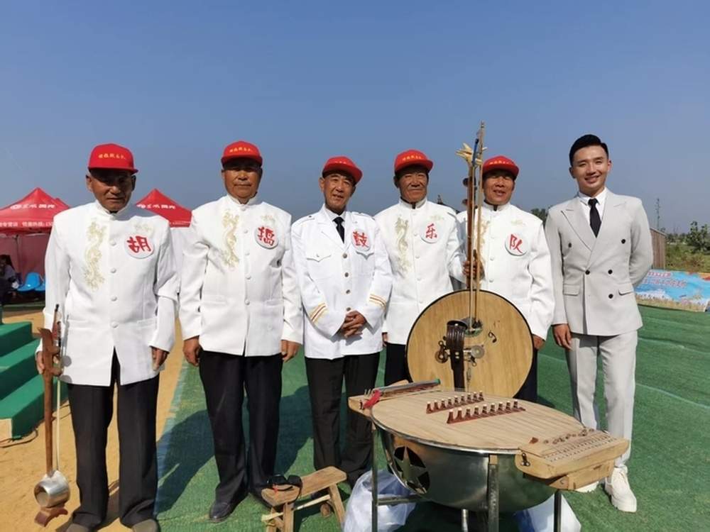 变废为宝改造乐器,10年演出400余场,蒙阴有个平均年龄75岁的“胡捣鼓乐队”