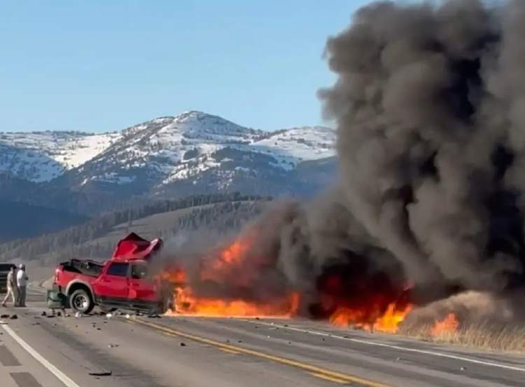 黄石公园附近车祸车上有12名中国公民 警方披露新细节