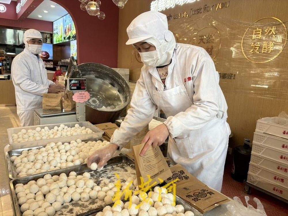 一天能卖几百斤！济南“元宵市场”手工元宵成“人气王”