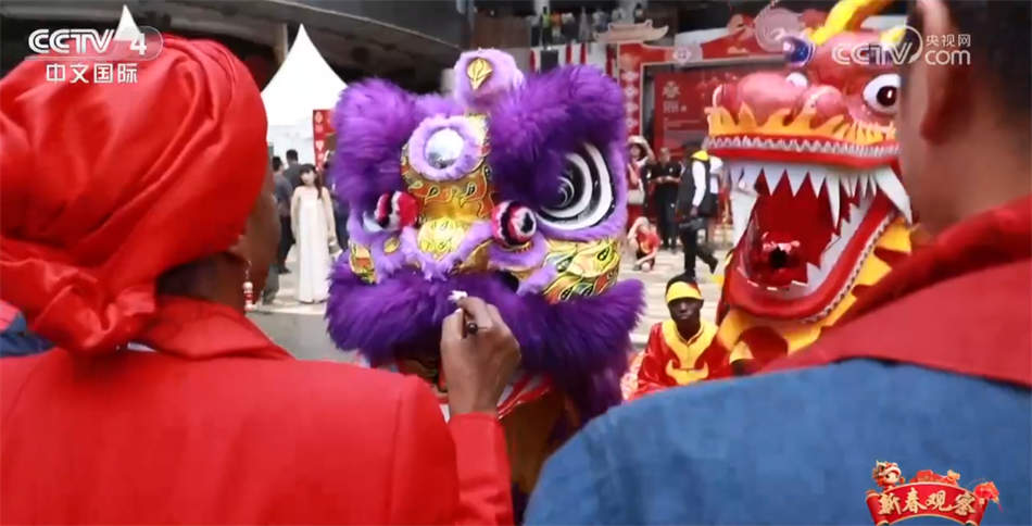 中国春节出国更“出圈” 正成为递给世界的一张文化名片