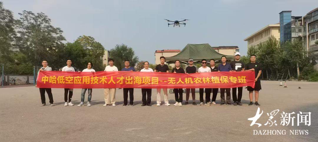 济南无人机飞手“飞”出国门,首单接下200万亩棉田服务包