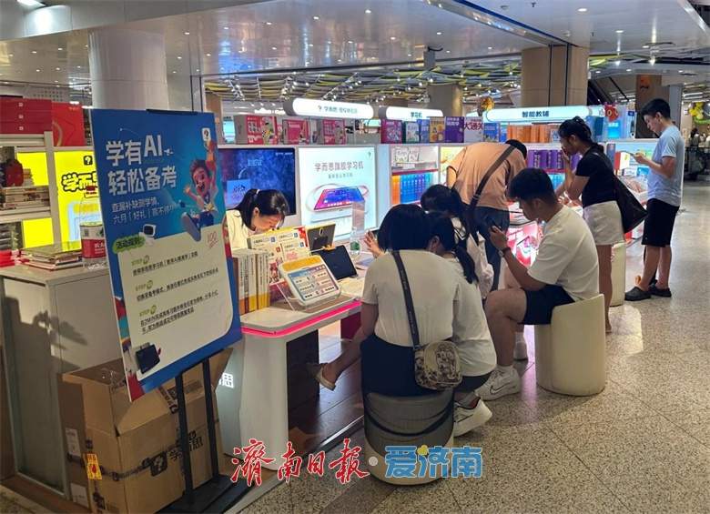 融媒·深调查丨学习机迭代飞速，家长为“教育升级”买单：万元一台“AI神器”，是真刚需还是焦虑税？