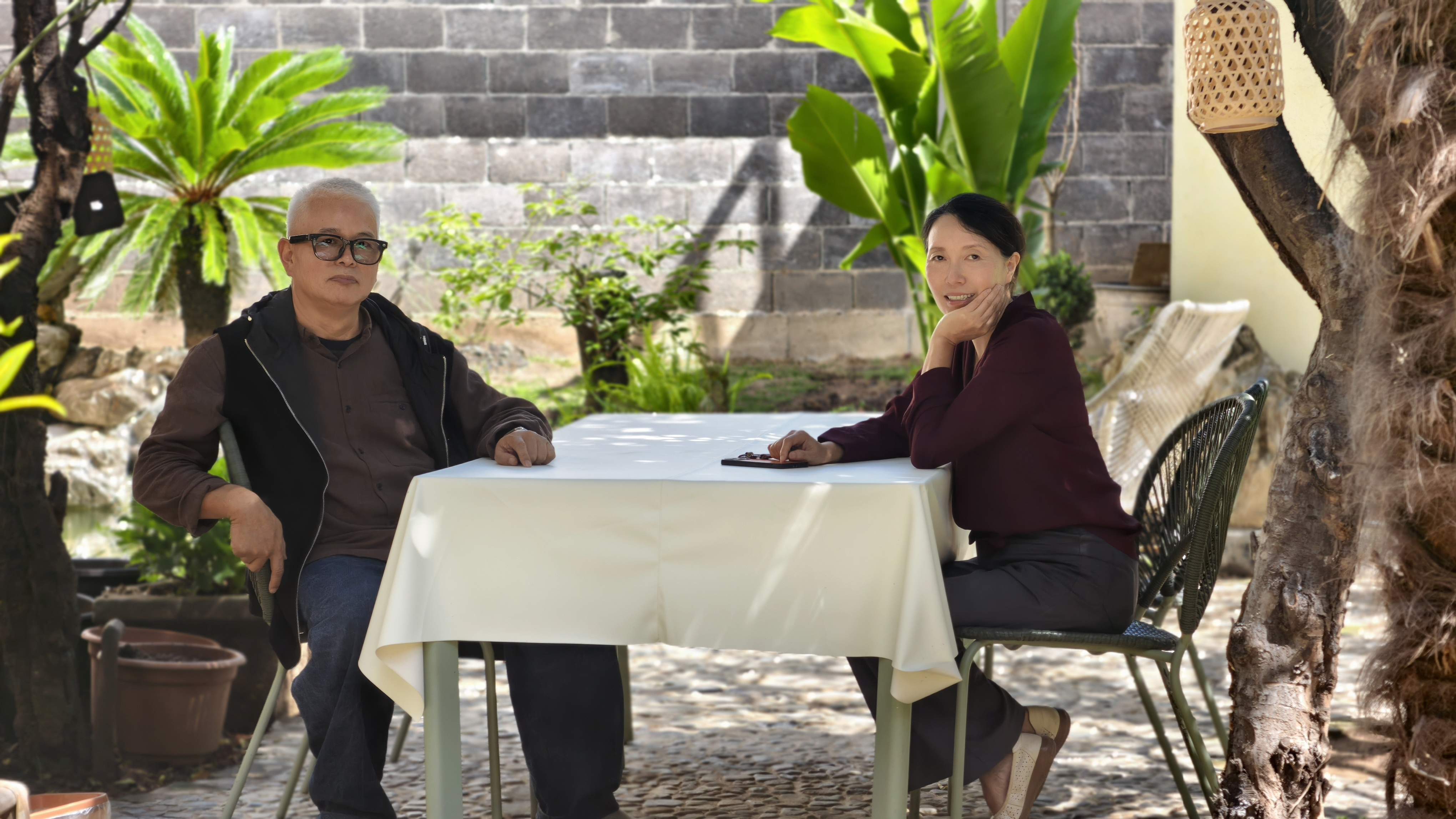 远赴2000多公里，这对夫妻带了座“图书馆”去大理