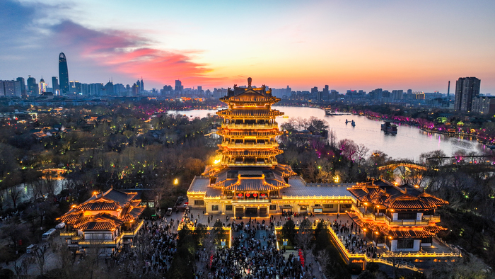 投稿视频中,《山东济南华山龙年春节游园会!