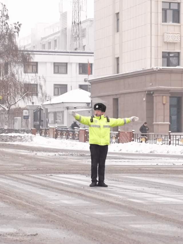 迎战寒潮：一线坚守筑牢民生温暖防线