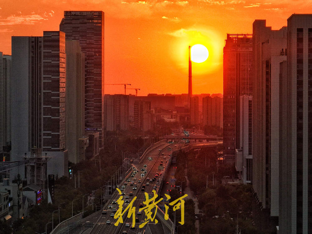 秋分日，泉城晚霞绚烂浪漫