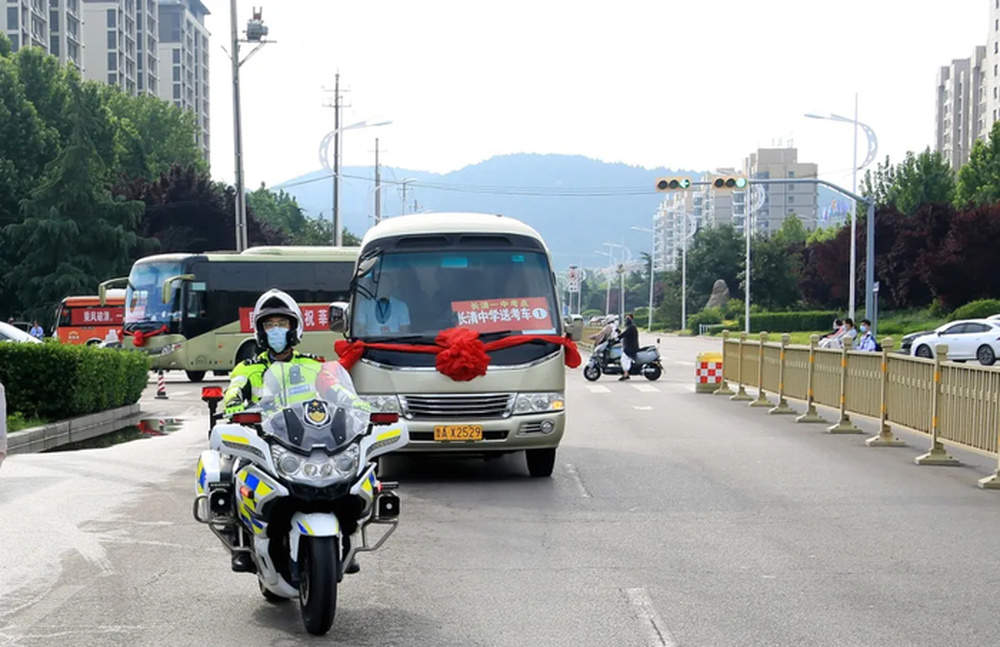 出动5382人次警力，累计帮助考生11人，济南交警这样护航高考
