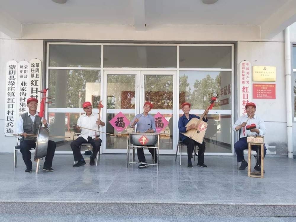 变废为宝改造乐器,10年演出400余场,蒙阴有个平均年龄75岁的“胡捣鼓乐队”