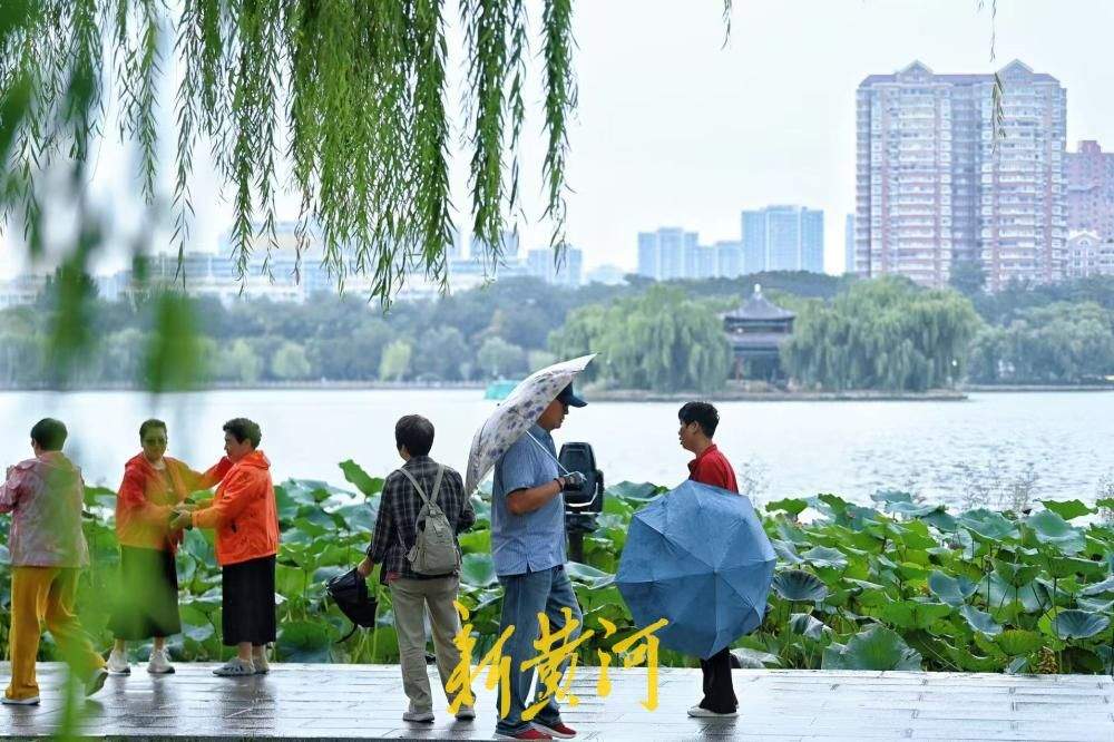 雨润明湖游人至，济南泉水游热度高涨