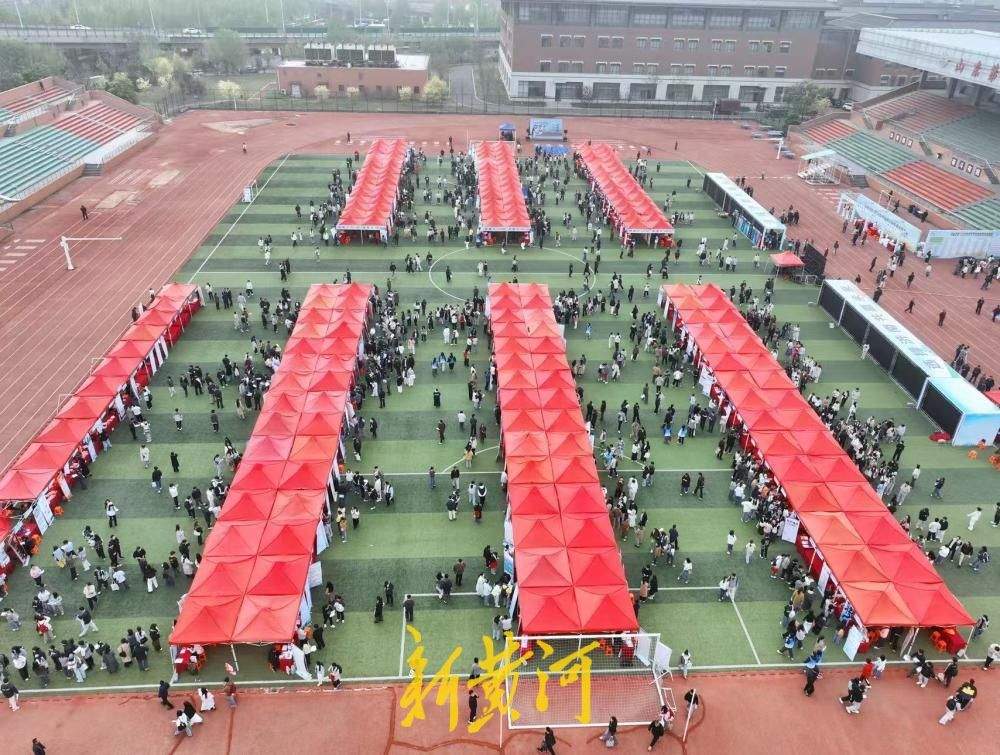2026年驻济高校毕业生就业双选会举办，近万名高校毕业生入场求职