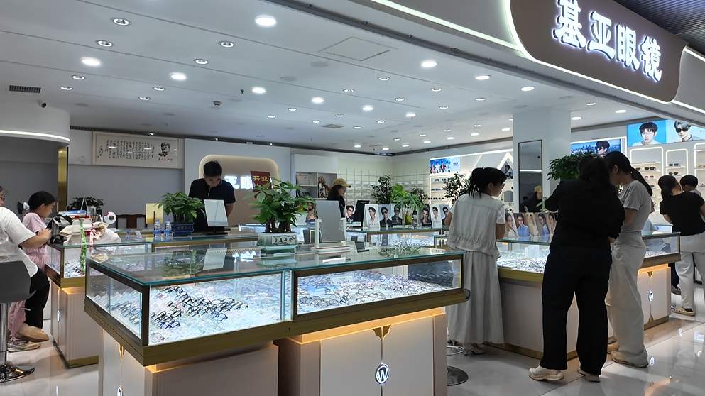 有门店日均客流近百人，济南配镜市场迎高峰