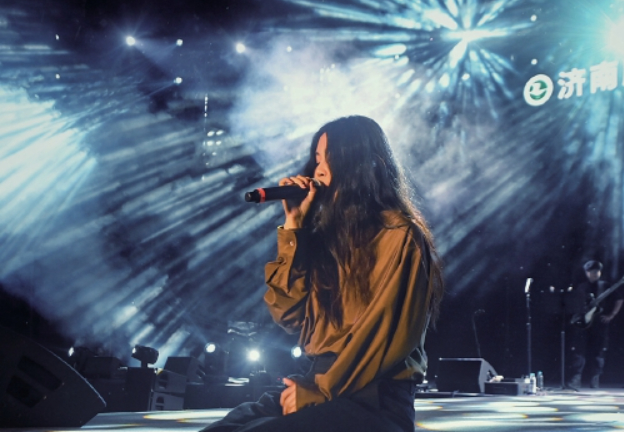 历城二中草地音乐会再次“霸屏”朋友圈 近万名师生共同见证