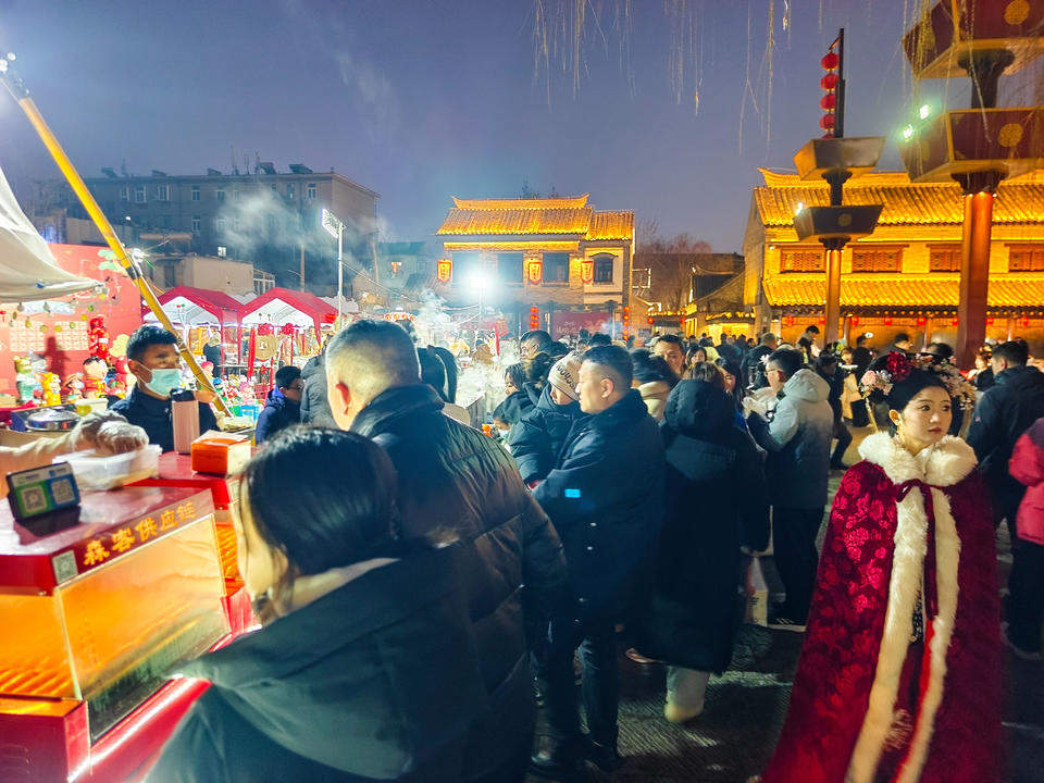 正月里的济南曲水亭街到百花洲，一路泉水、美食、古建筑美极了