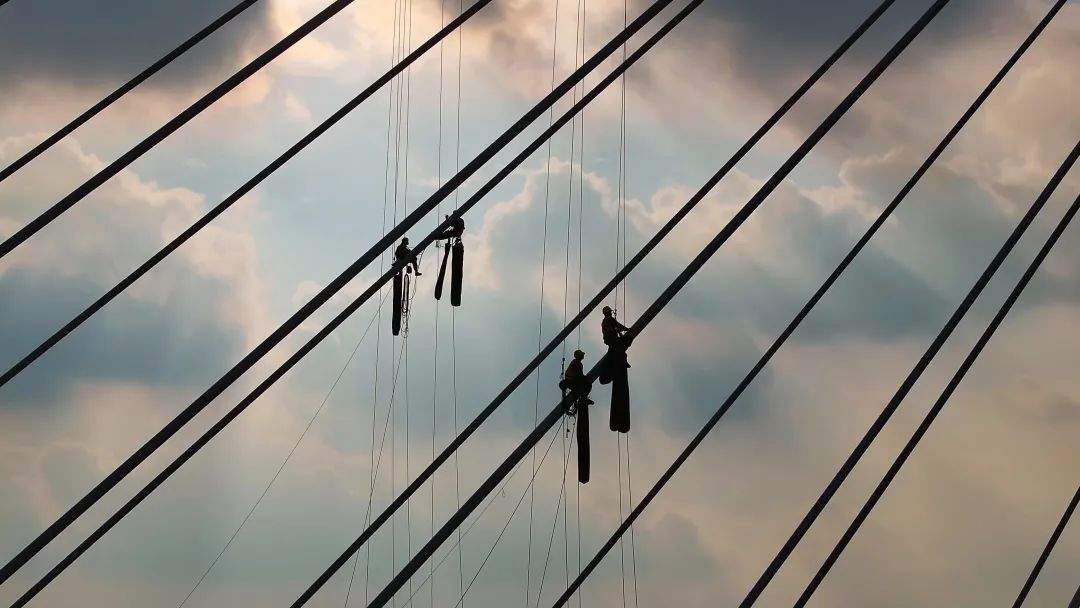 项目强省会｜桥上来了“蜘蛛人” 奏响济南黄河公路大桥奋进曲