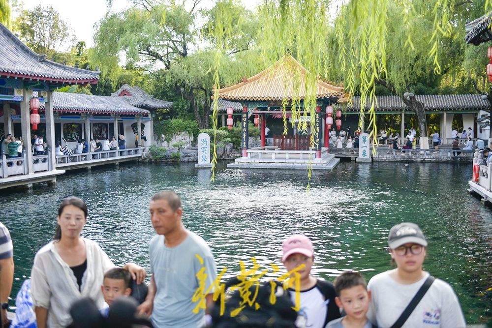 一年四季 泉在济南丨趵突泉水位“十连涨” 三股泉涌引客来